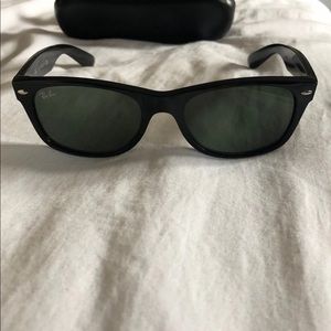 SOLD Ray ban new wayfarers black
